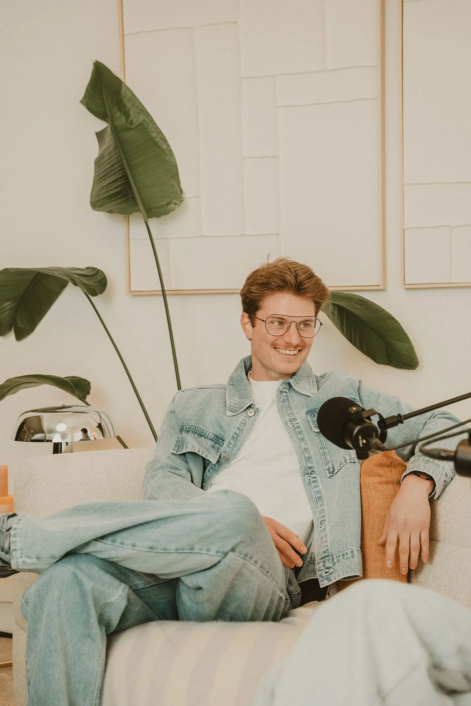 Ruben in gesprek, ontspannen in de zetel